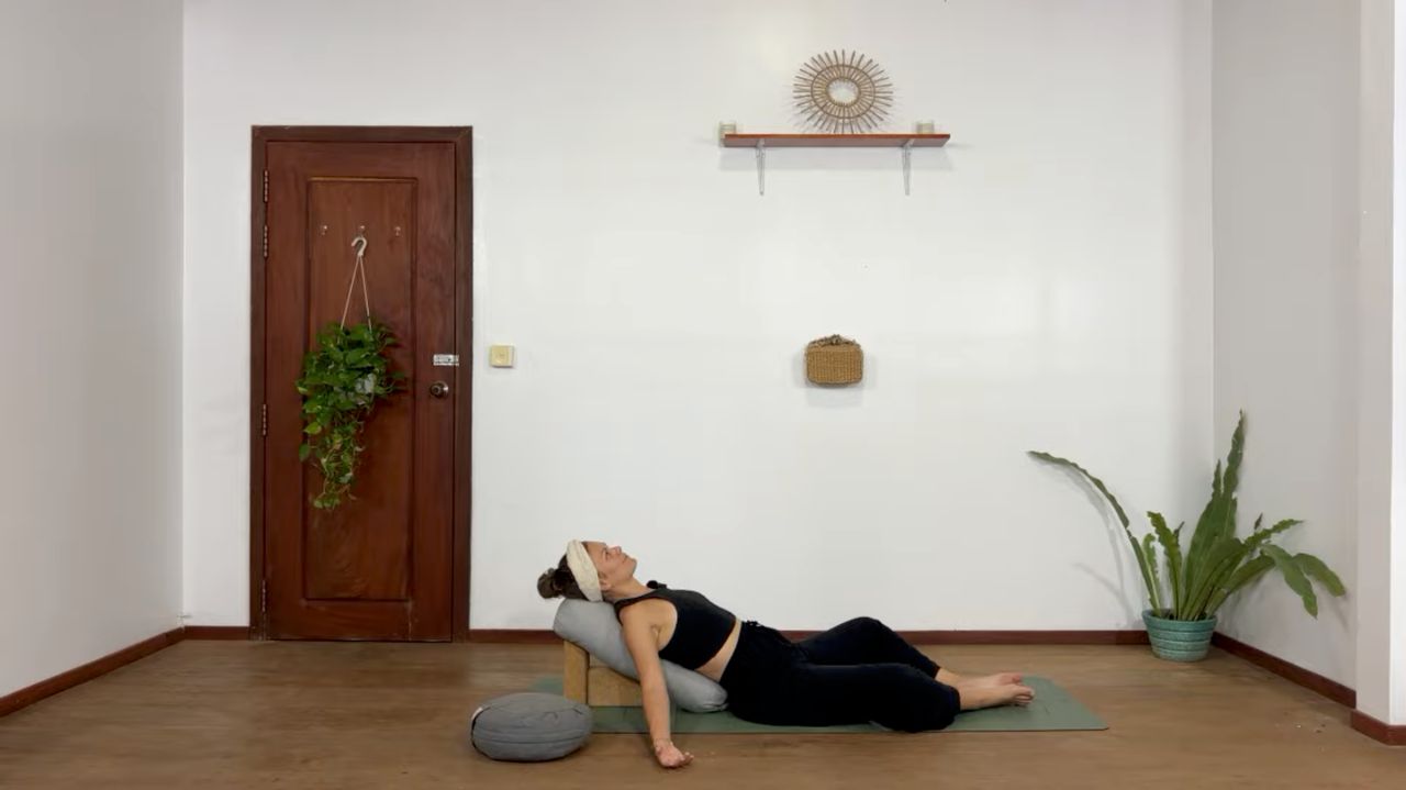 SOIRÉE EXTÉNUÉE | RELÂCHER & RÉCUPÉRER | YOGA DOUX